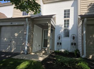 14 Carey Ln, Streamwood, IL