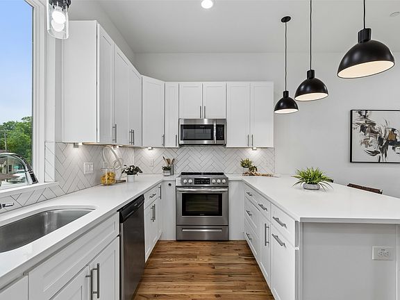 3rd image of 5647 Live Oak St #105