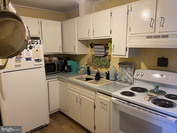 4th image of 814 E Ivy Dr