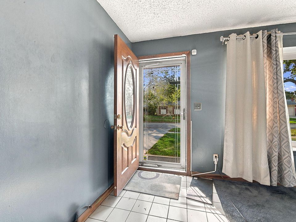 15377 Vivian St, photo 5