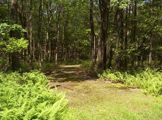 2 Log Tavern Dr, Milford, PA 18337