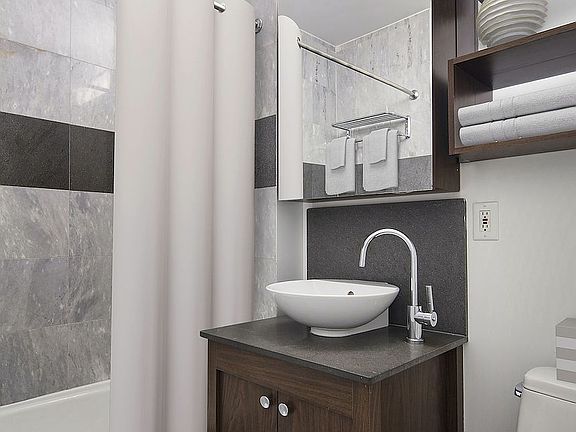 4th image of 535 W 23rd St APT S3k