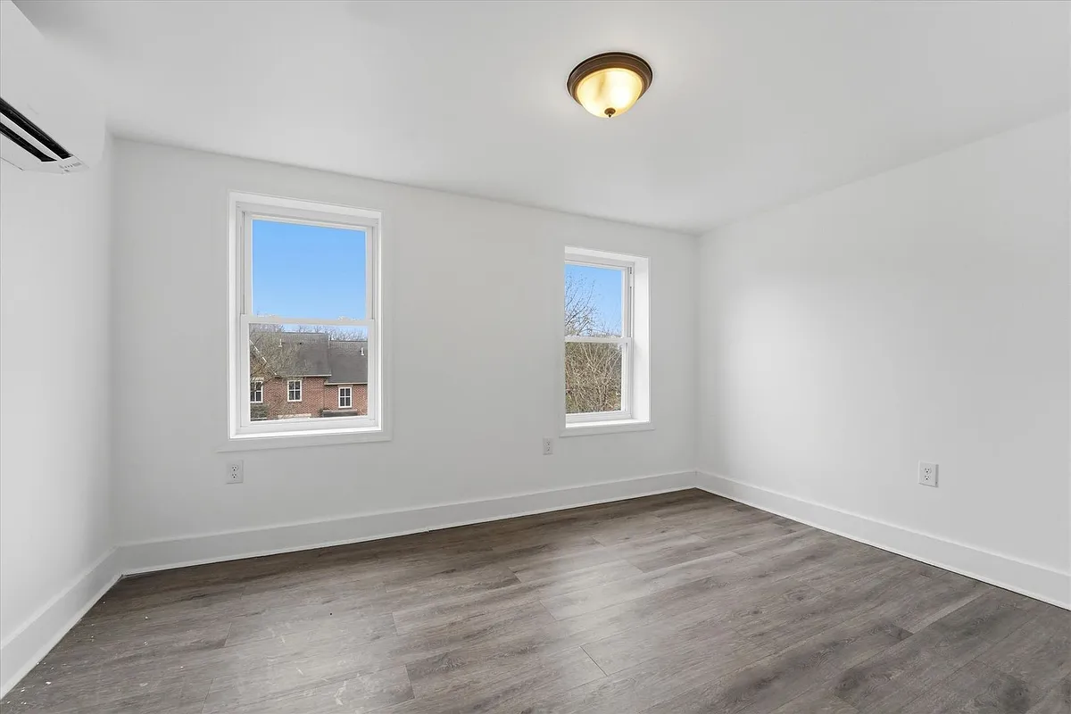 Building Photo - 58 E Collom St