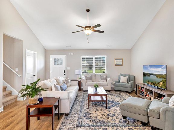 4th image of 308 Breezeway Dr