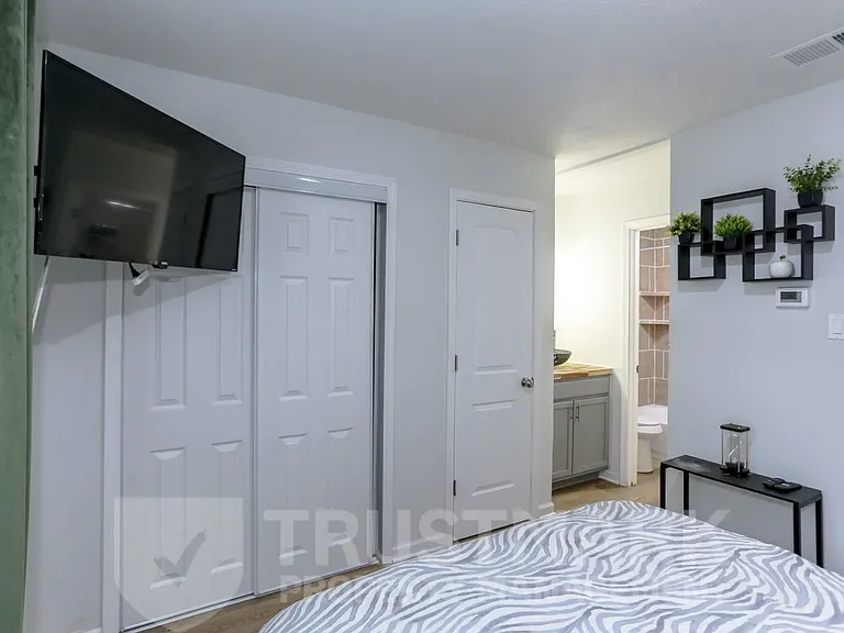 614 Adams Ave #4 — Photo 10