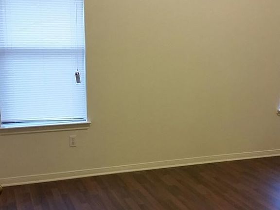 3rd image of 1405 Ashley Dr