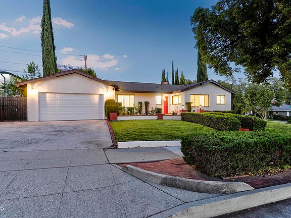 3rd image of 1080 Riviera Dr