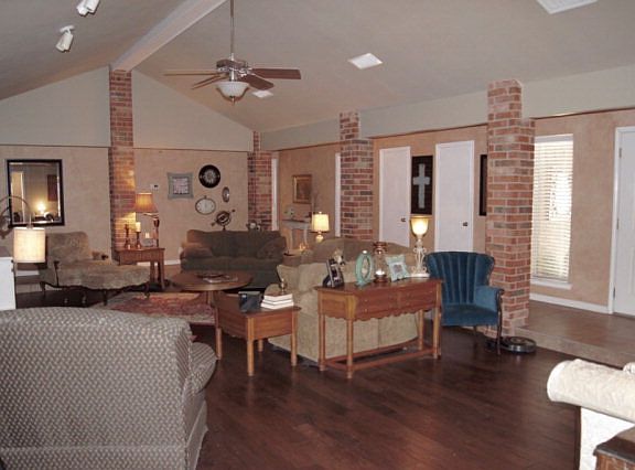 4th image of 4006 Crestridge Dr
