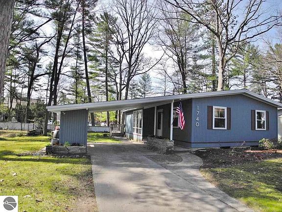 2nd image of 1740 Indian Woods Dr