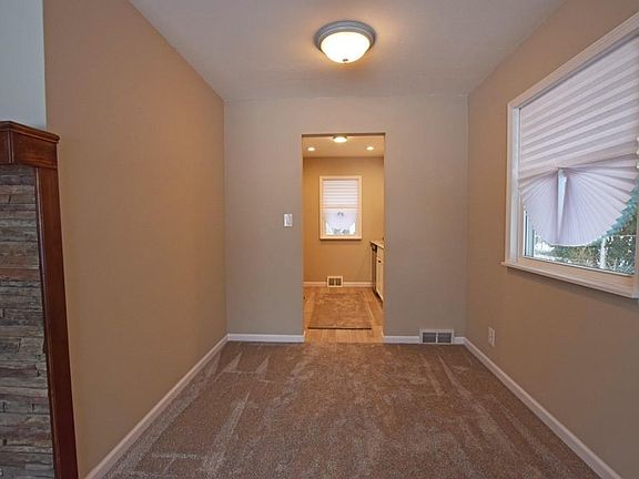 5th image of 26280 Drakefield Ave