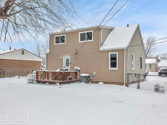 3rd image of 20130 Stafford St