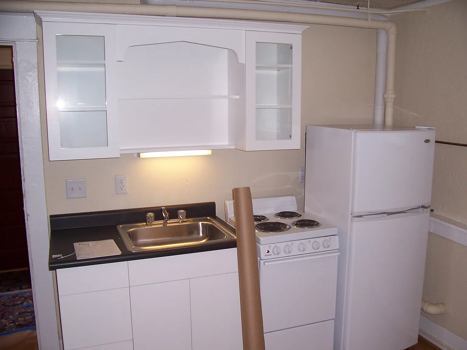Studio, 200 sqft, $899 — Photo 2