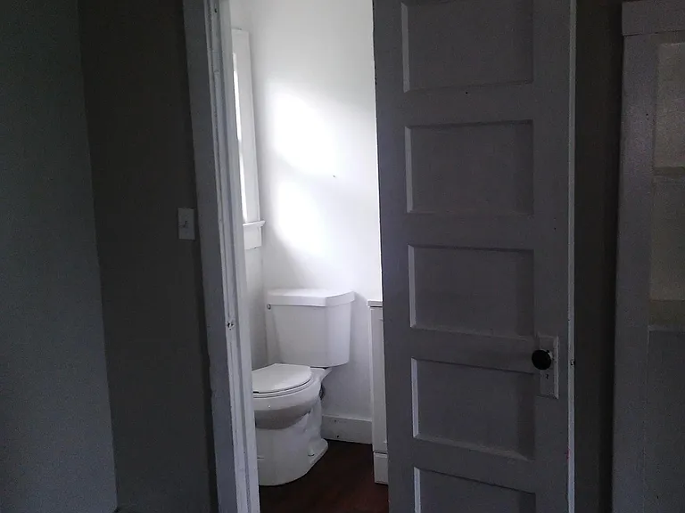 235 NW 2nd St #3 — Photo 4