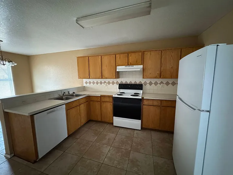 3203 Toledo Dr — Photo 27