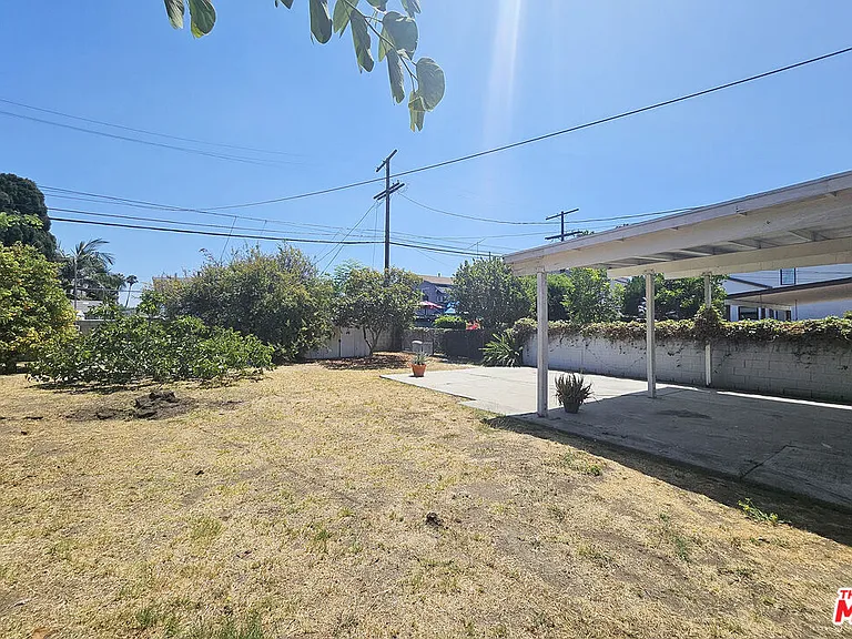 648 N Heliotrope Dr — Photo 24