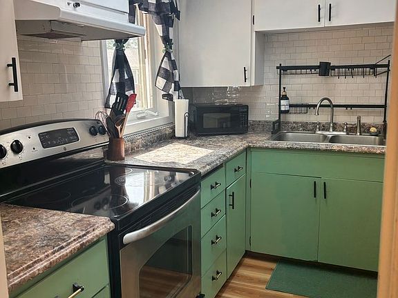 2nd image of 658 Fairbanks St APT B6