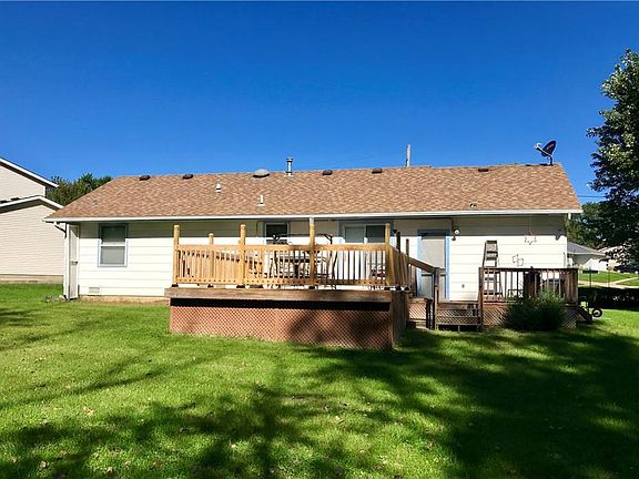 3rd image of 902 Gordon Dr