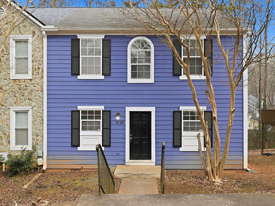 Home sweet home! This is an end unit townhouse