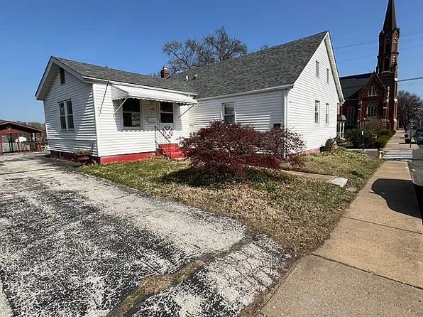695 N Jefferson St, Florissant, MO 63031