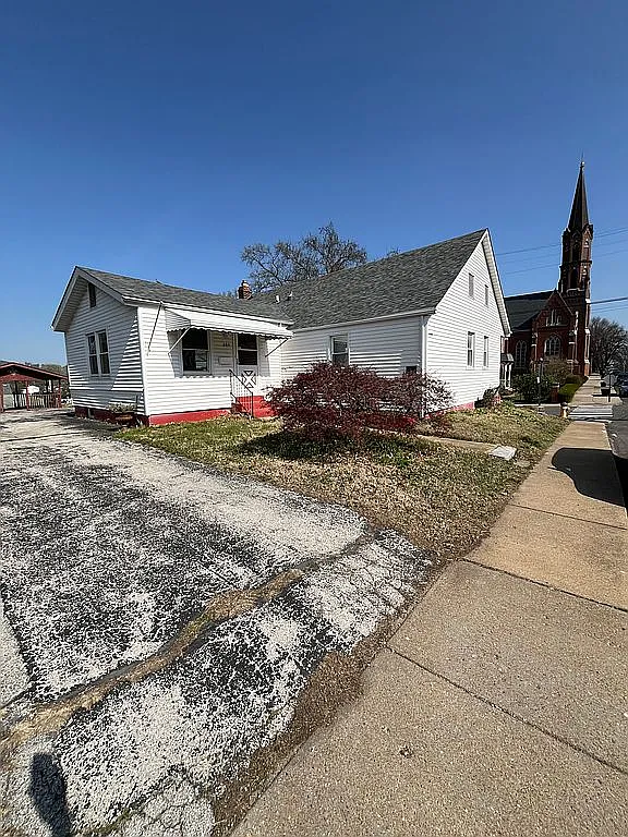 695 N Jefferson St photo 1