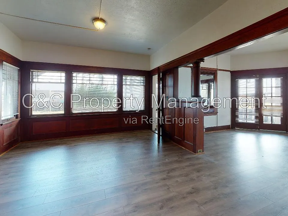 1200 W Market Cir #11