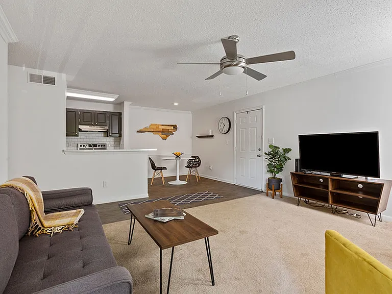 Spacious Living Room-Sherwood Deluxe
