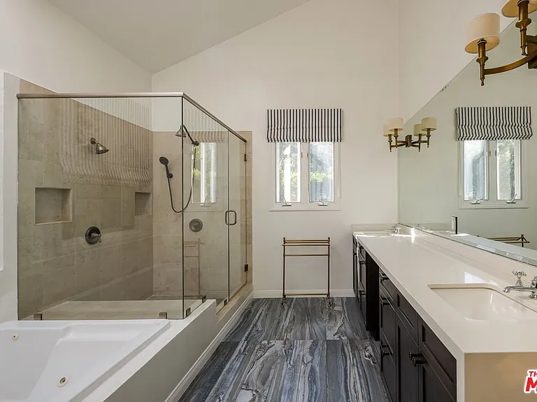 11362 Chenault St — Photo 24