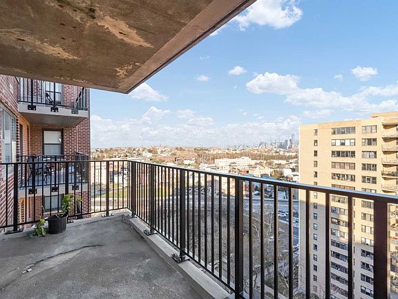 3rd image of 225 St Pauls Ave 16h #16H