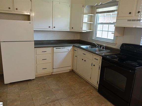 2nd image of 3505 E North St #8
