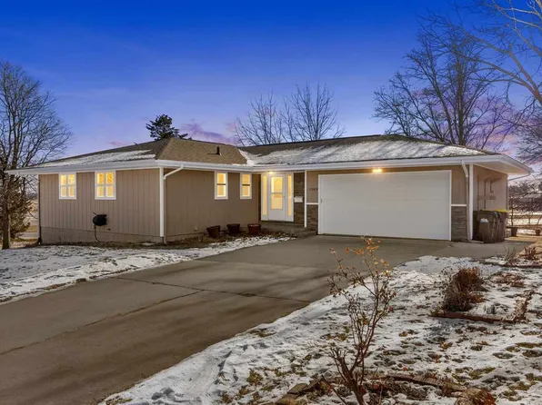 1209 Ashley Dr, Iowa City, IA 52246