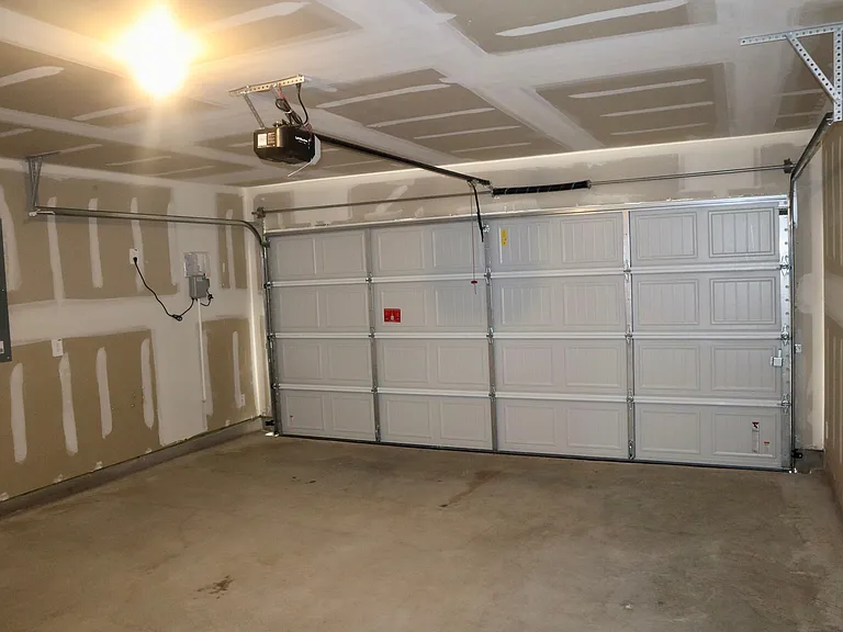 5552 Rollins Dr — Photo 13