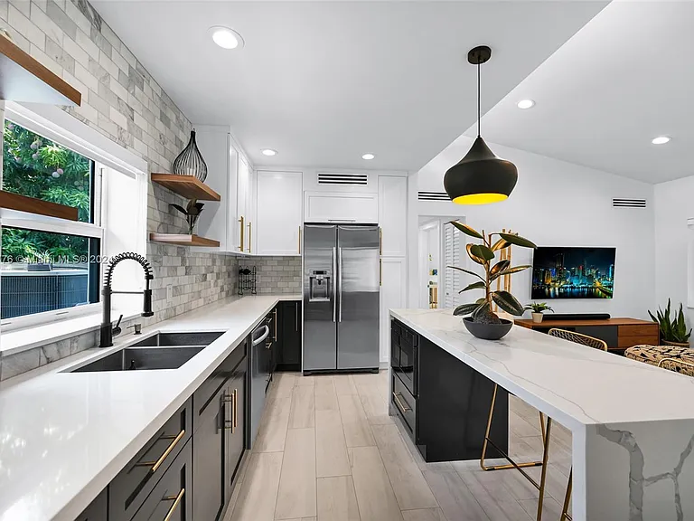 7531 Miami View Dr — Photo 24