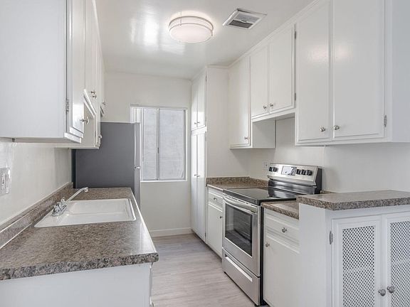 3rd image of 8011 W Romaine St #4