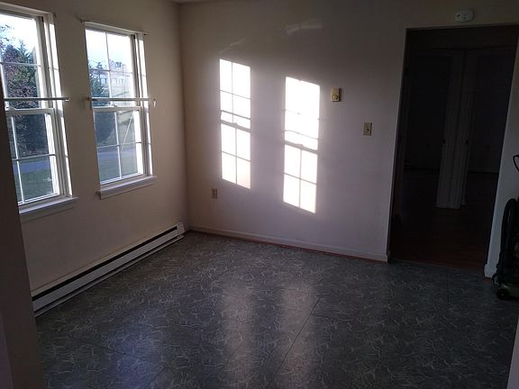 4th image of 403 Wood St