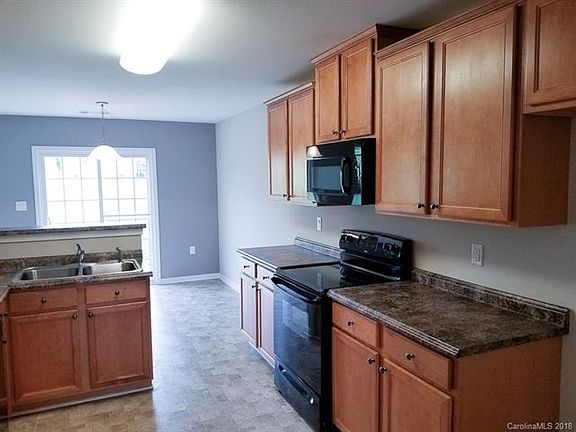5th image of 2900 Tall Oaks Dr