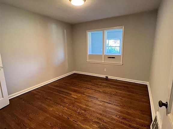 4th image of 4952 Oleatha Ave