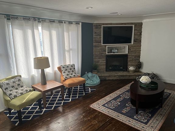 5th image of 115 16th St NE #B
