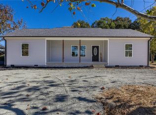 1933 Dixon Swimming Pool Rd, Burlington, NC 27217