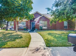 528 Oakbrook Dr, Burleson, TX 76028