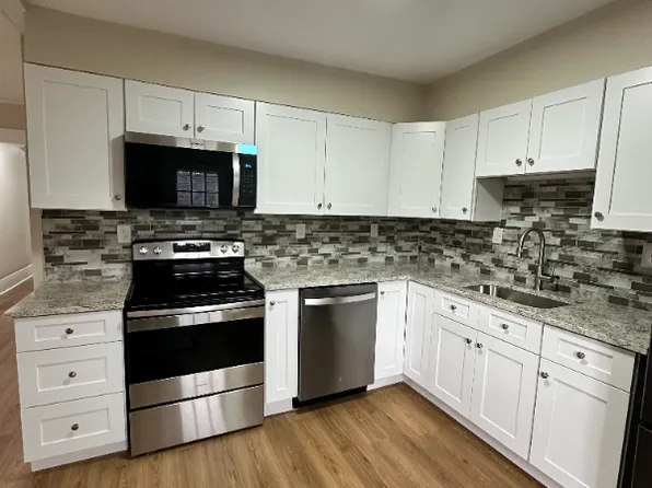 367 Lake Ave Unit 2, Manchester, NH 03103