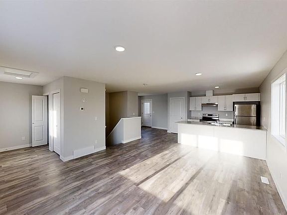 4th image of 9509 113th Ave #1