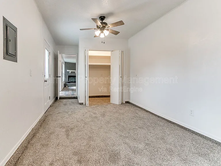 2401 Fedderson Dr — Photo 30