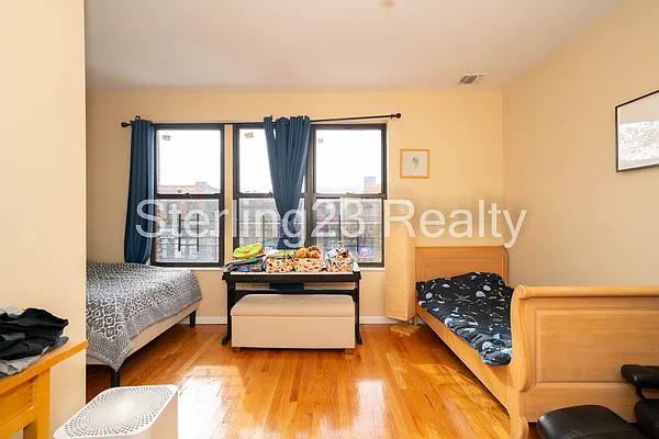 Rented by Sterling Realty Solution Inc | media 4