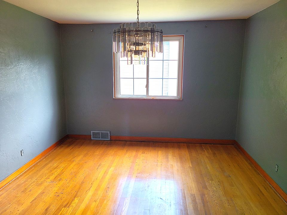 FULL DINING ROOM