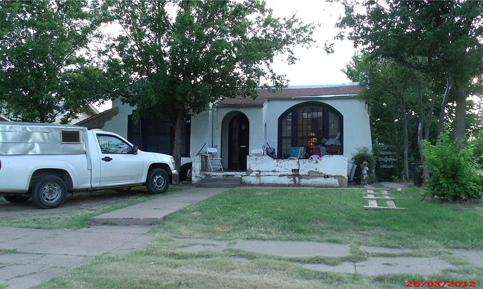 2nd image of 882 Hickory St