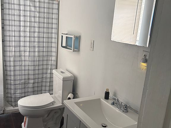 5th image of 2845 E 10th Ave