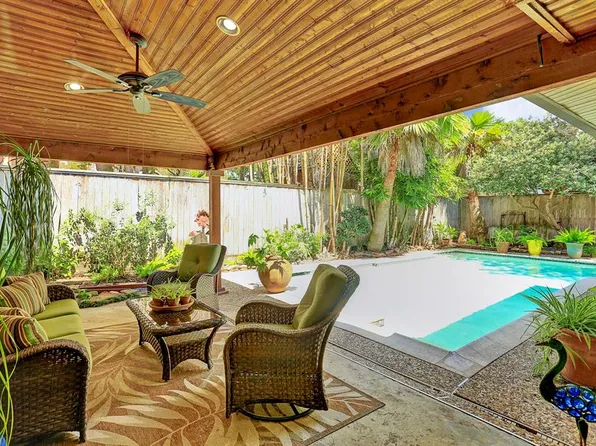 1802 Cottonwood Ct, Sugar Land, TX 77498