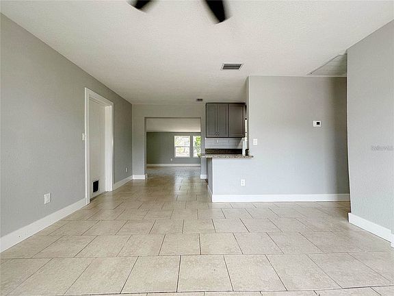 3rd image of 2404 Florida Blvd