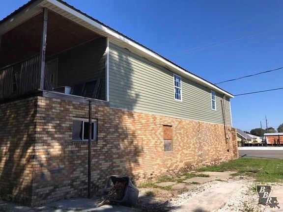 3rd image of 2621 N Bayou Dr