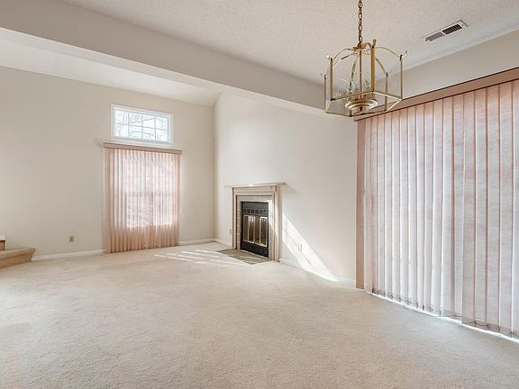 4th image of 3607 N Lakeside Dr